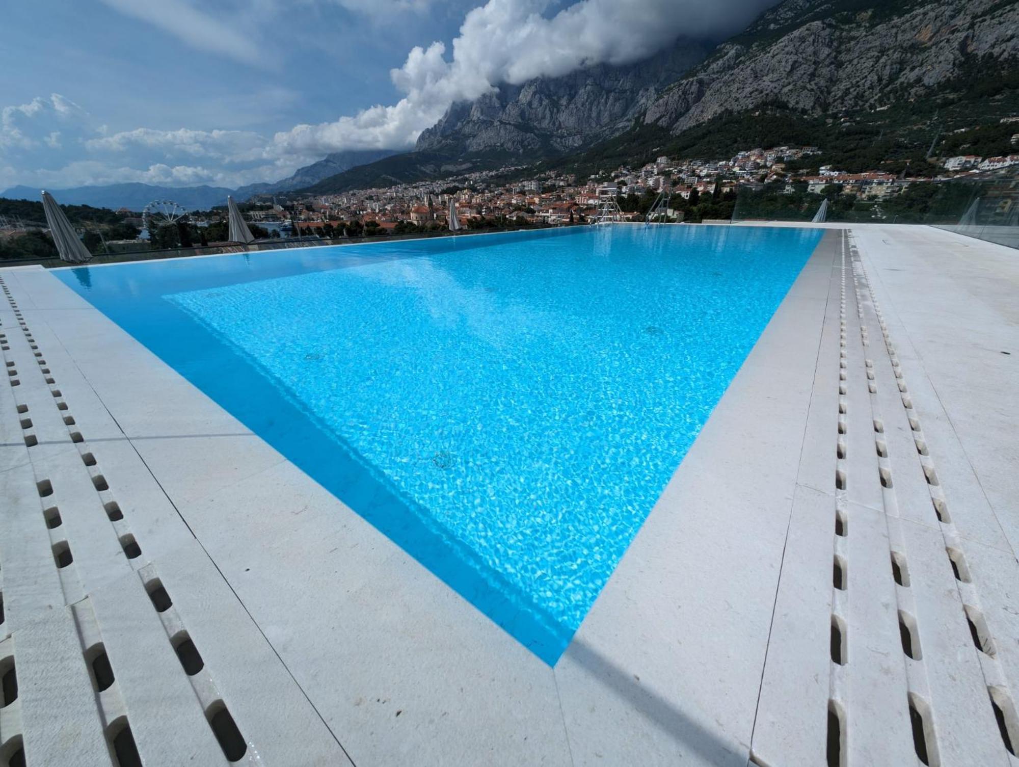 Charmy Tamara Makarska